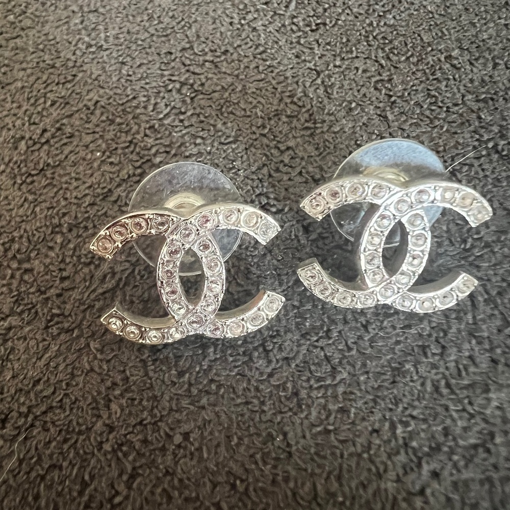 Chanel metal C C earrings